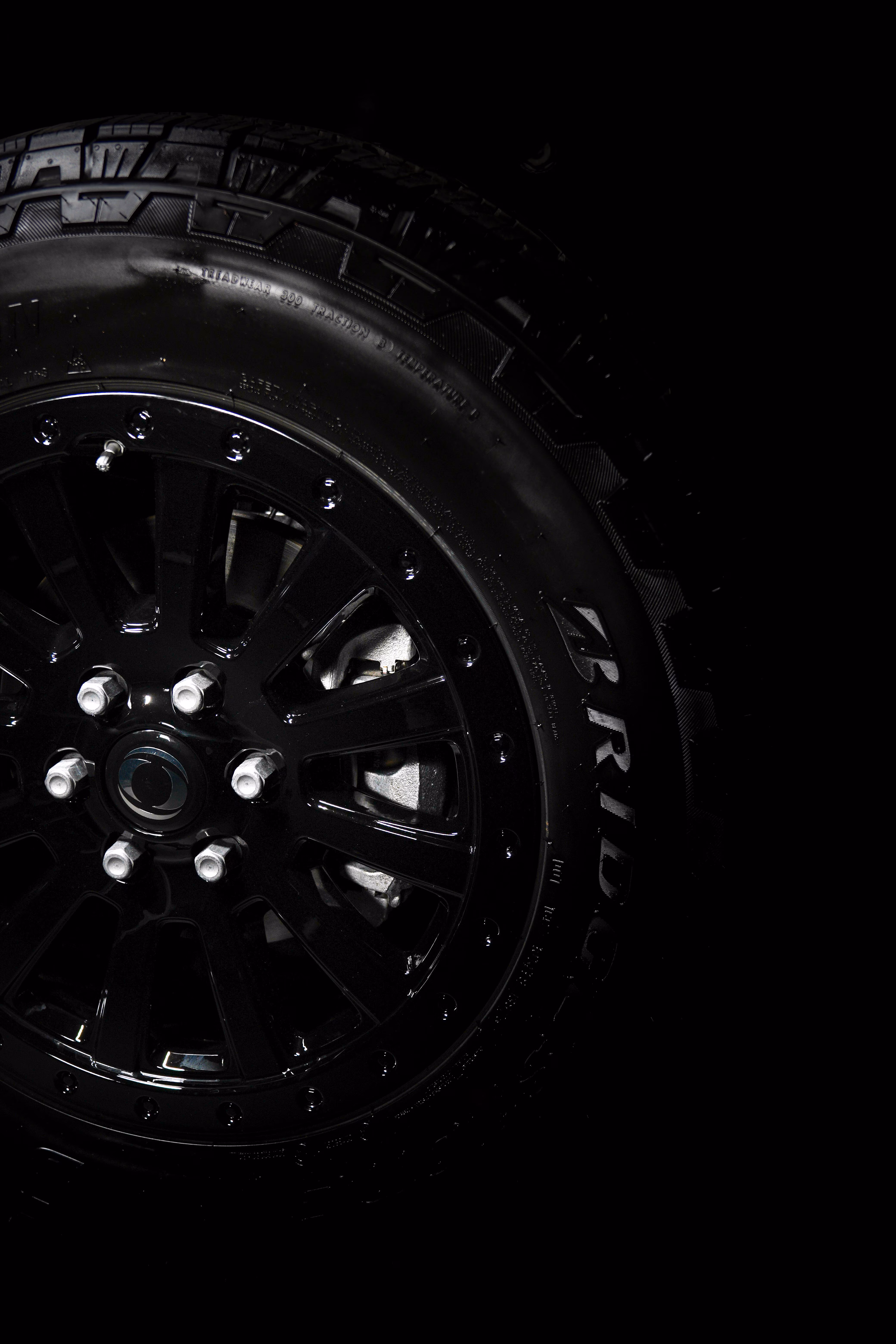 Rines 18" negro brillante